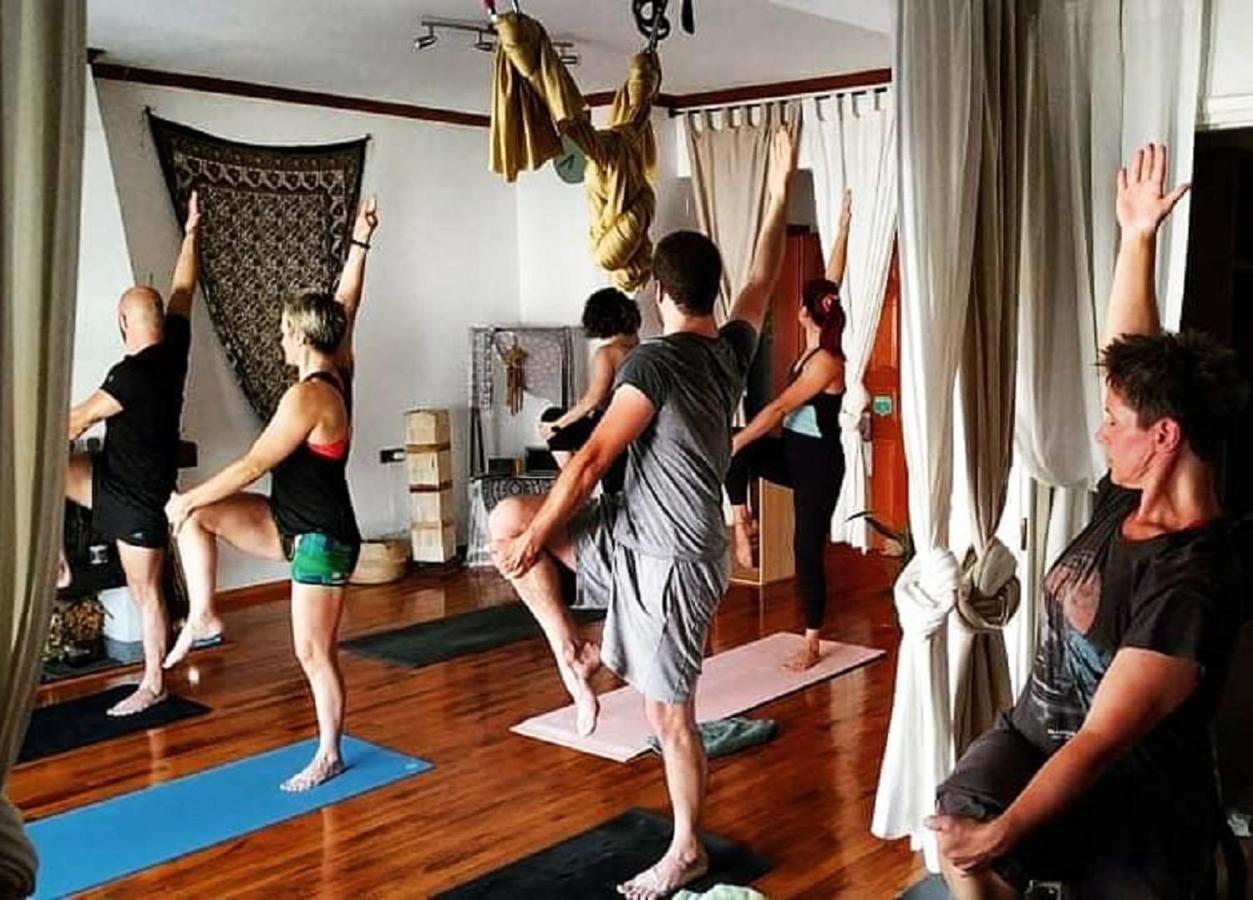 Urban Yoga House Hostel & Retreat ヨアニナ エクステリア 写真