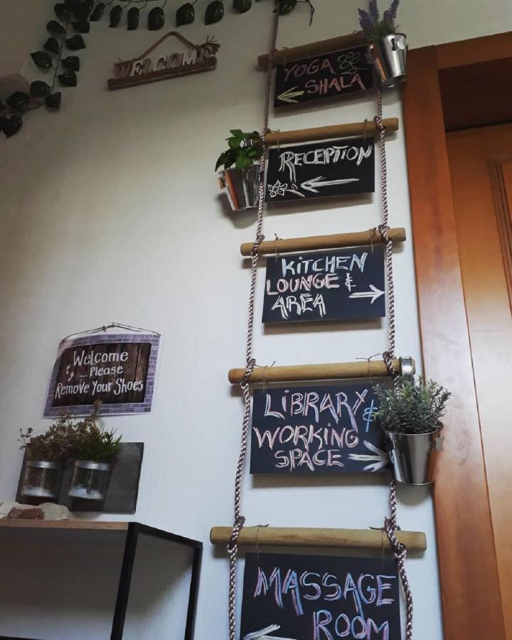 Urban Yoga House Hostel & Retreat ヨアニナ エクステリア 写真